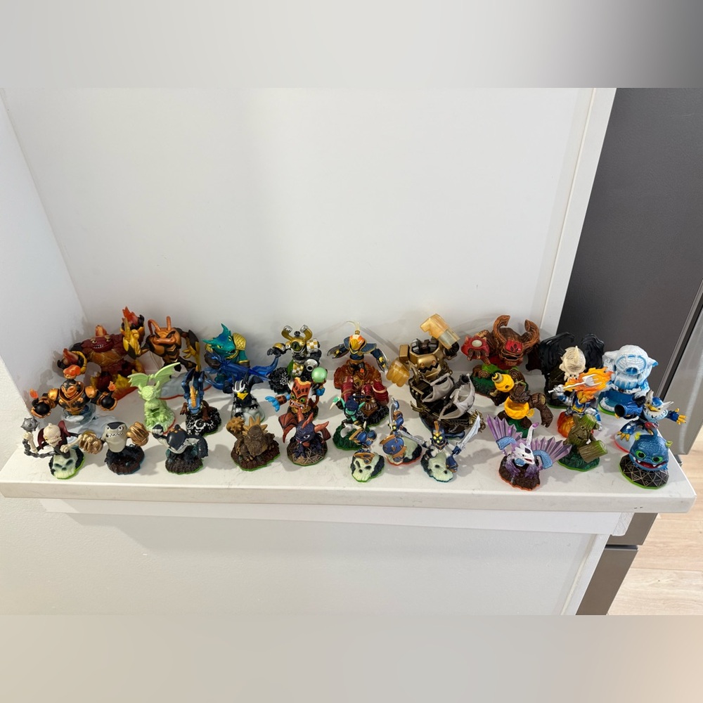 Lot of 30 Skylanders Figures - Used - Mixed Characters